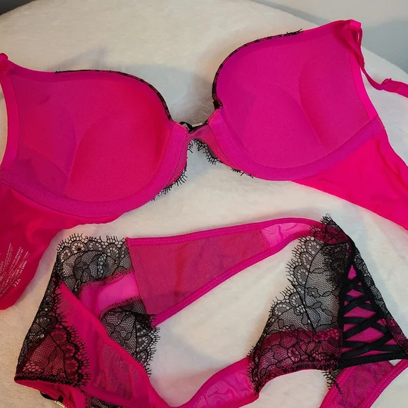 Rare Y2K Victoria's Secret Very Sexy Miraculous Plunge Bra/ Panty Set 32A/med